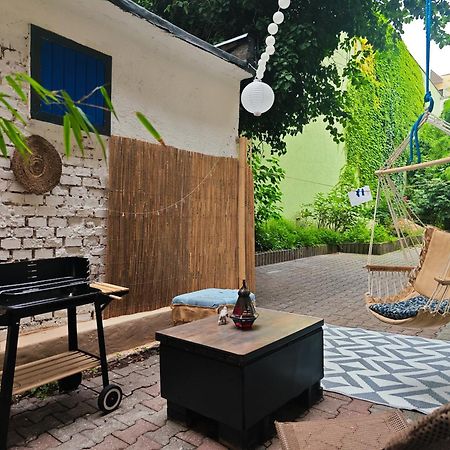 Vintage Room With Garden View Bratislava Ngoại thất bức ảnh