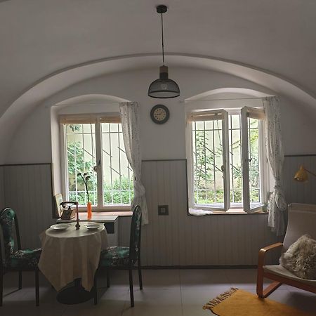 Vintage Room With Garden View Bratislava Ngoại thất bức ảnh