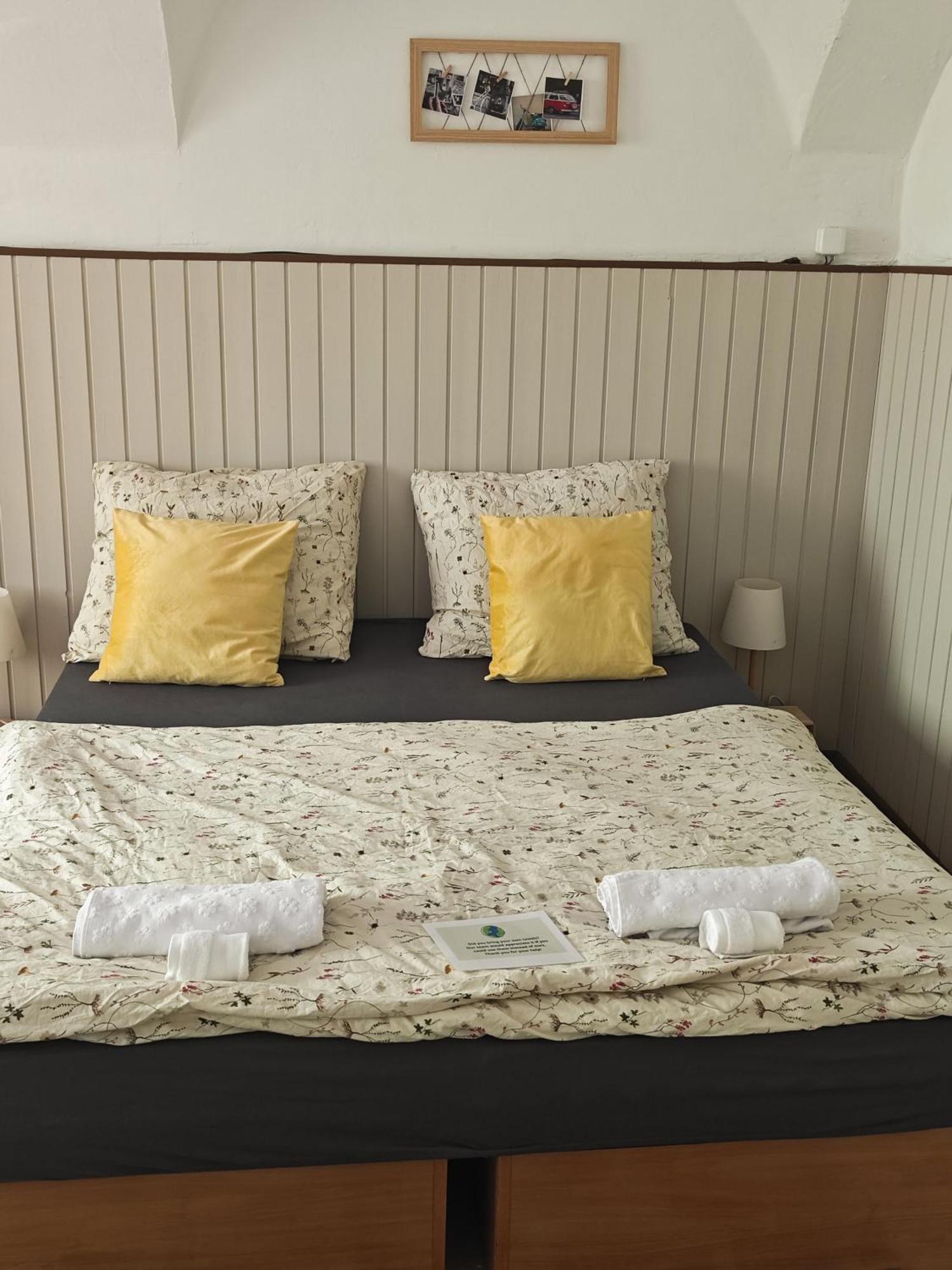 Vintage Room With Garden View Bratislava Ngoại thất bức ảnh