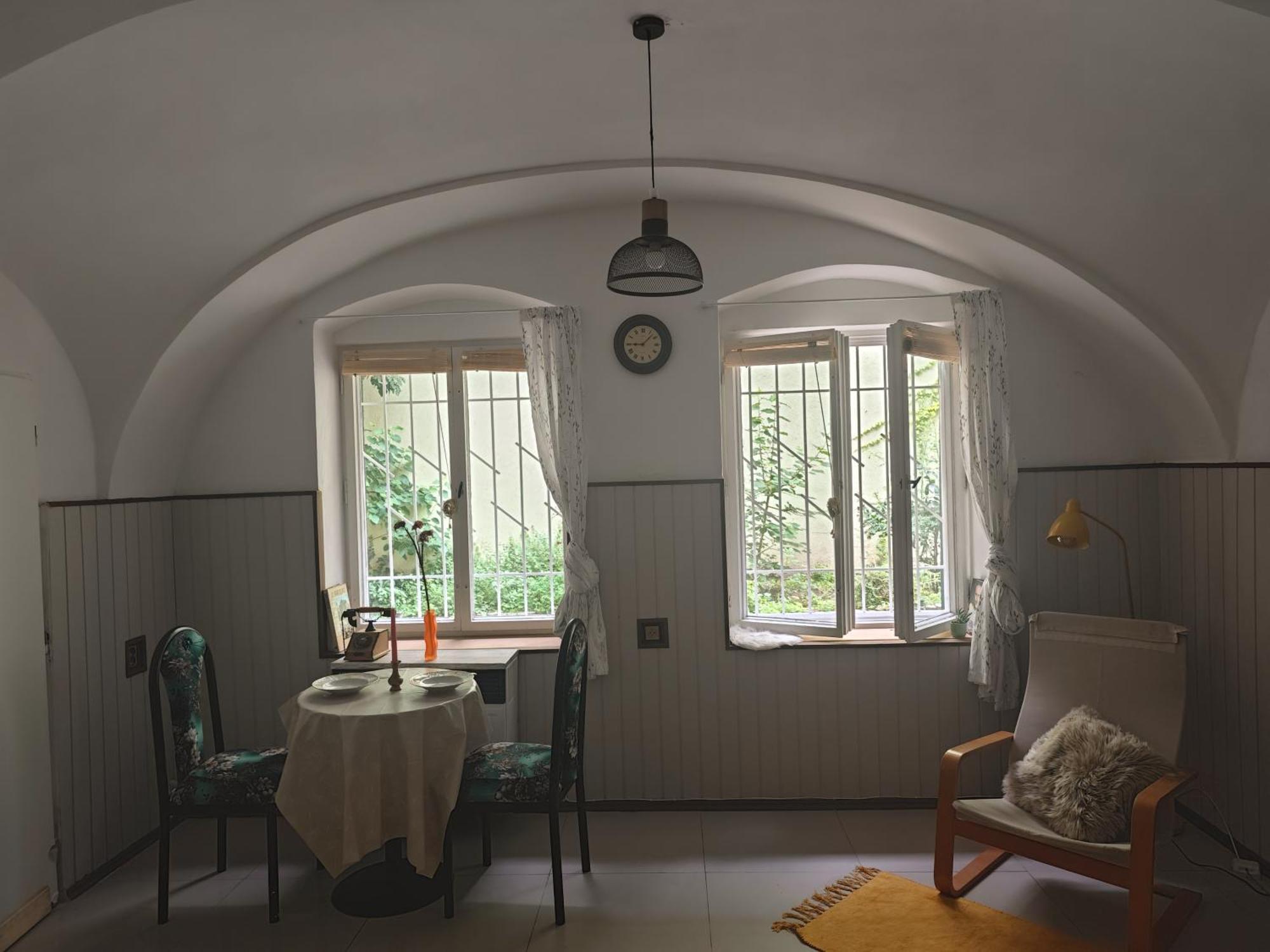 Vintage Room With Garden View Bratislava Ngoại thất bức ảnh